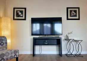 Enjoy shoreline from comfy Apt - Image 4
