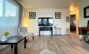 Enjoy shoreline from comfy Apt - Image 3