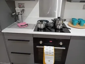 Florence St 2Bed/2Bath/Free Parking/ City Centres - Image 5