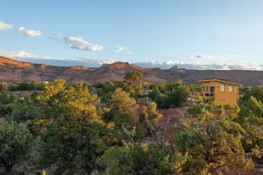 Stylish Tiny Cabin #1 in Kanab - Image 2