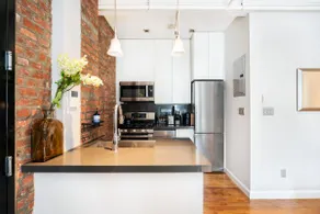 Beautiful 4 Bedroom in Lower East Side - Image 2