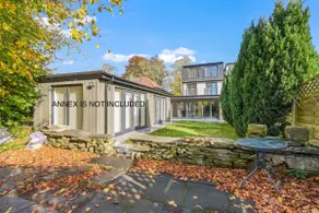 Stylish 4BR Executive Home/Huge Kitchen/Sleeps7 - Image 2