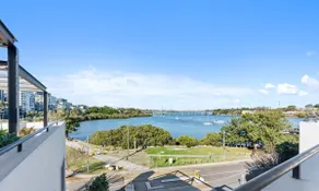 Waterfront Penthouse nr Olympic Park /Free Parking - Image 5