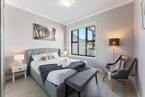 Waterfront Penthouse nr Olympic Park /Free Parking - Image 3