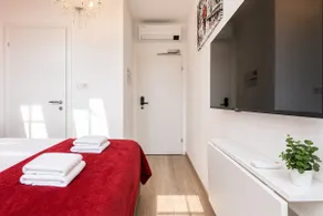 10 Min Walk to Hauptbahnhof, Room w/ AC, TV, WIFI - Image 4
