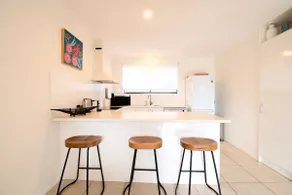 Cozy Pet-Friendly Villa | Steps to Beaches & Cafés - Image 3