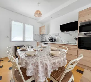 La Maison Rose - Near Downtown - Image 3