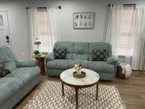 Comfy 3 Bedroom Home - Image 2