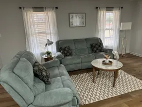 Comfy 3 Bedroom Home - Image 4