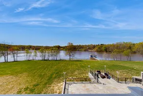 6BR lakeside villa with amazing views & dock - Image 3