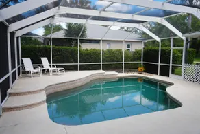 Quiet Cottage w/ pool, 10 minute walk to beach - Image 2