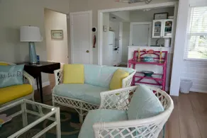 Quiet Cottage w/ pool, 10 minute walk to beach - Image 3