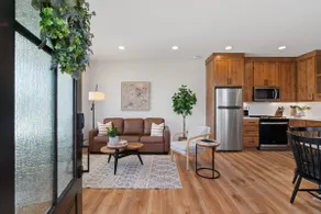Luxury Holly Grove Cottage W/ Hot Tub & EV Charger - Image 4