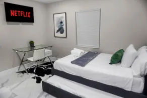 3 Bedroom Miami Home 10 Min From Hard Rock - Image 3