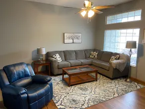 Spacious 3 Bdrm, 2 Bath Townhouse in Springfield - Image 2