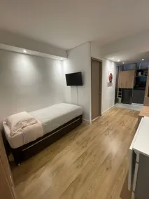 Modern studio apartment 10 minutes from the airport - Image 5