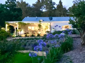 One Wee Cottage Yarra Valley Romantic Dog friendly - Image 2