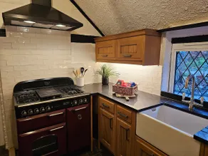 Beautiful historic cottage pets welcome - Image 3