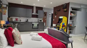 1 Bed Luxury Apartment with offsite Spa/Gym access - Image 2