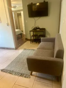 Pet Friendly Guesthouse Near the Beach/Downtown - Image 3