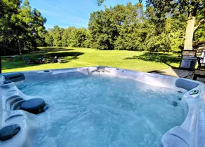 Beautiful Secluded, Luxury Cabin with Hot Tub. - Image 3