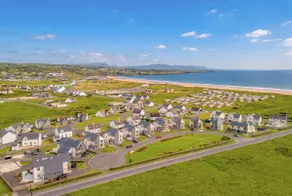 Family Haven| Walk to Beach | Large Garden | Sauna - Image 2