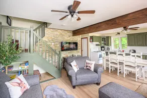 Family Cottage-Hot Tub & Sauna-2 Min walk to Lake - Image 2