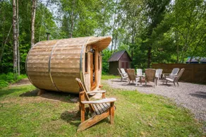 Family Cottage-Hot Tub & Sauna-2 Min walk to Lake - Image 3