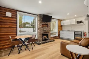 Sulphur Suite at Elkhorn Lodge - Image 4