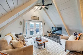 Stylish Bellingham Home w/ Lake + Mountain Views! - Image 2