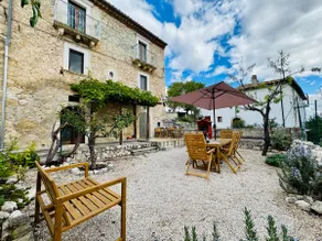 Spacious house with sunny garden - Image 2