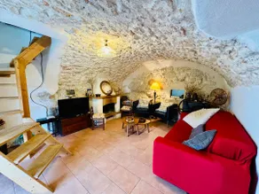 Spacious house with sunny garden - Image 3