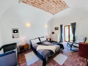 Spacious house with sunny garden - Image 5