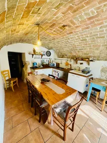 Spacious house with sunny garden - Image 4