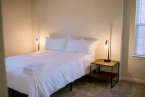 3BR 2BA Apt Pool and Gym - Image 3