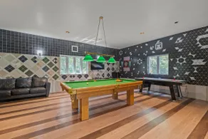 Beautiful Cottage w Indoor Pool, Sauna, Pool Table - Image 2
