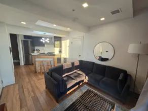 Sunny one of a kind 1 bedroom, 15 minutes to NYC - Image 4