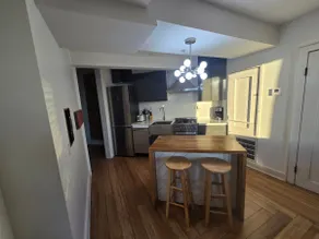 Sunny one of a kind 1 bedroom, 15 minutes to NYC - Image 2