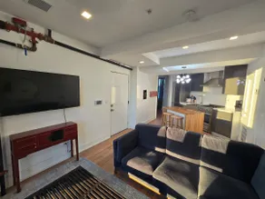 Sunny one of a kind 1 bedroom, 15 minutes to NYC - Image 3