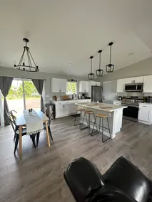 BRAND NEW 3 Bed 2 Bath & Studio with AC! - Image 3