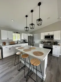 BRAND NEW 3 Bed 2 Bath & Studio with AC! - Image 2