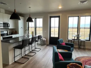 Four Seasons Luxury Loft - Image 5