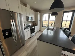 Four Seasons Luxury Loft - Image 4