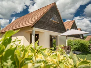 Cottage in small vacation park with pool - Image 2
