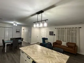 Durham home, extra parking - Image 5