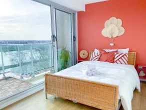 Beautiful renovated 2-bedroom with Loire view and private parking - Image 3
