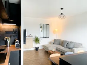 Beautiful renovated 2-bedroom with Loire view and private parking - Image 4