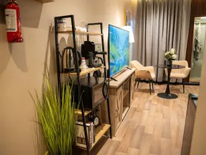 Apartment with luxurious bedroom and bathtub - Image 4