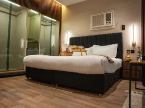 Apartment with luxurious bedroom and bathtub - Image 2