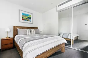 Luxury living on the yarra - Image 4